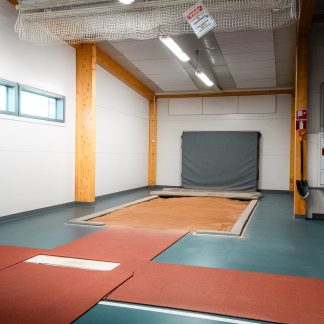 Liikuntahallin yleisurheilutila