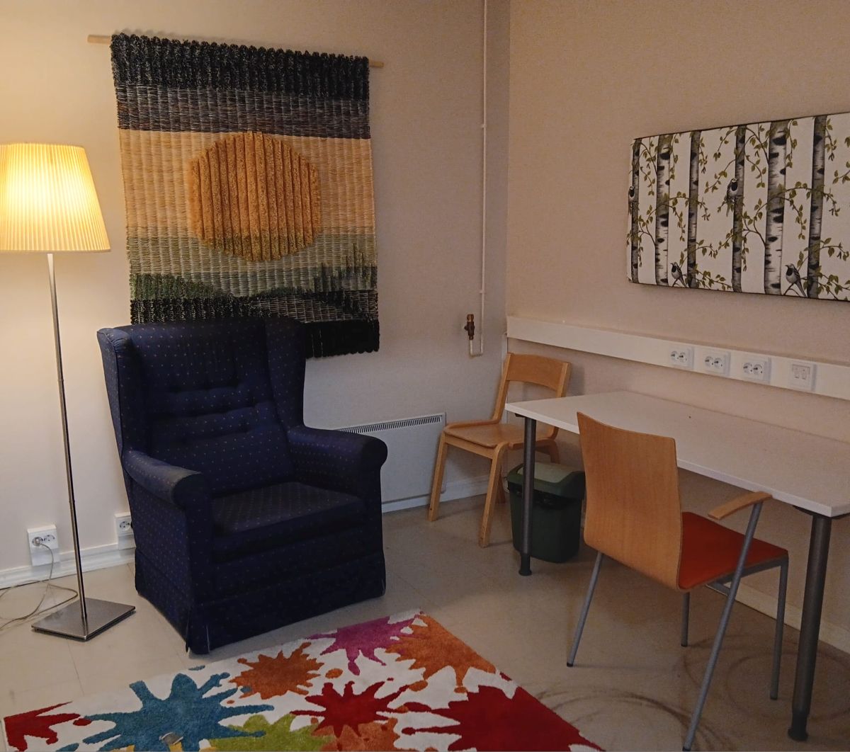 Kirjaston hiljainen huone